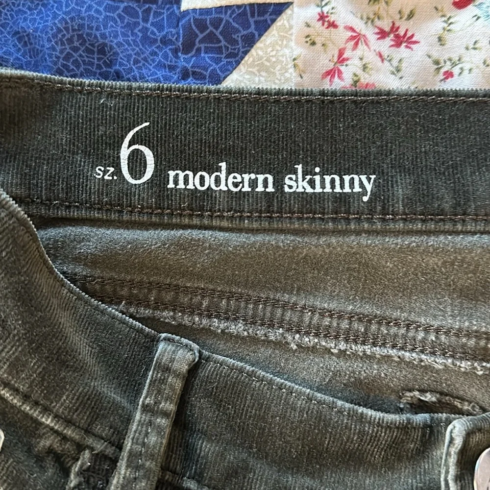 Ann Taylor Loft. Skinny stretchy corduroy. - Picture 4 of 5
